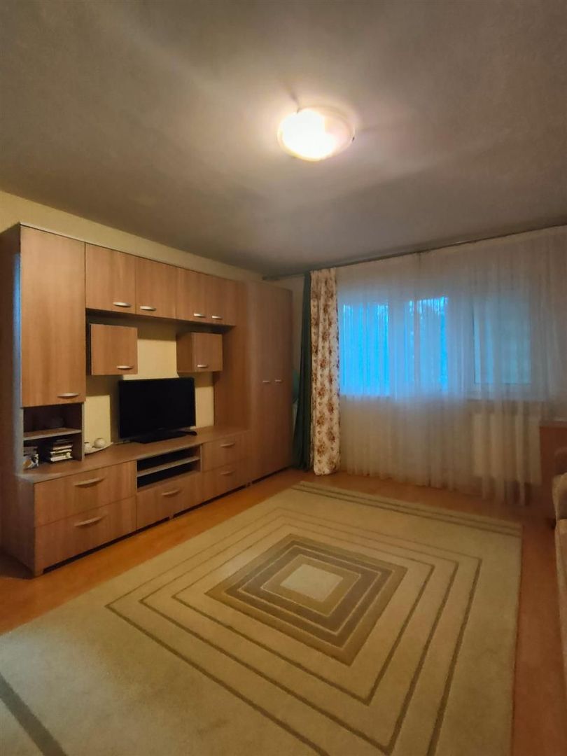 Apartament cu 3 camere decomandat zona Nufarul - Poză 2