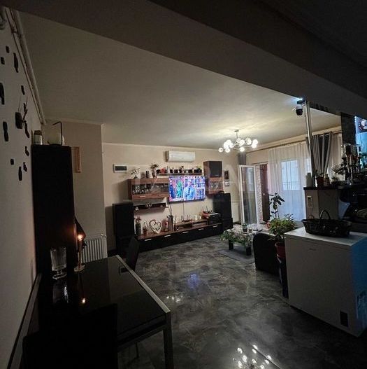 Apartament 3 camere finisat; supermarket, școală și transport public. - Poză 2