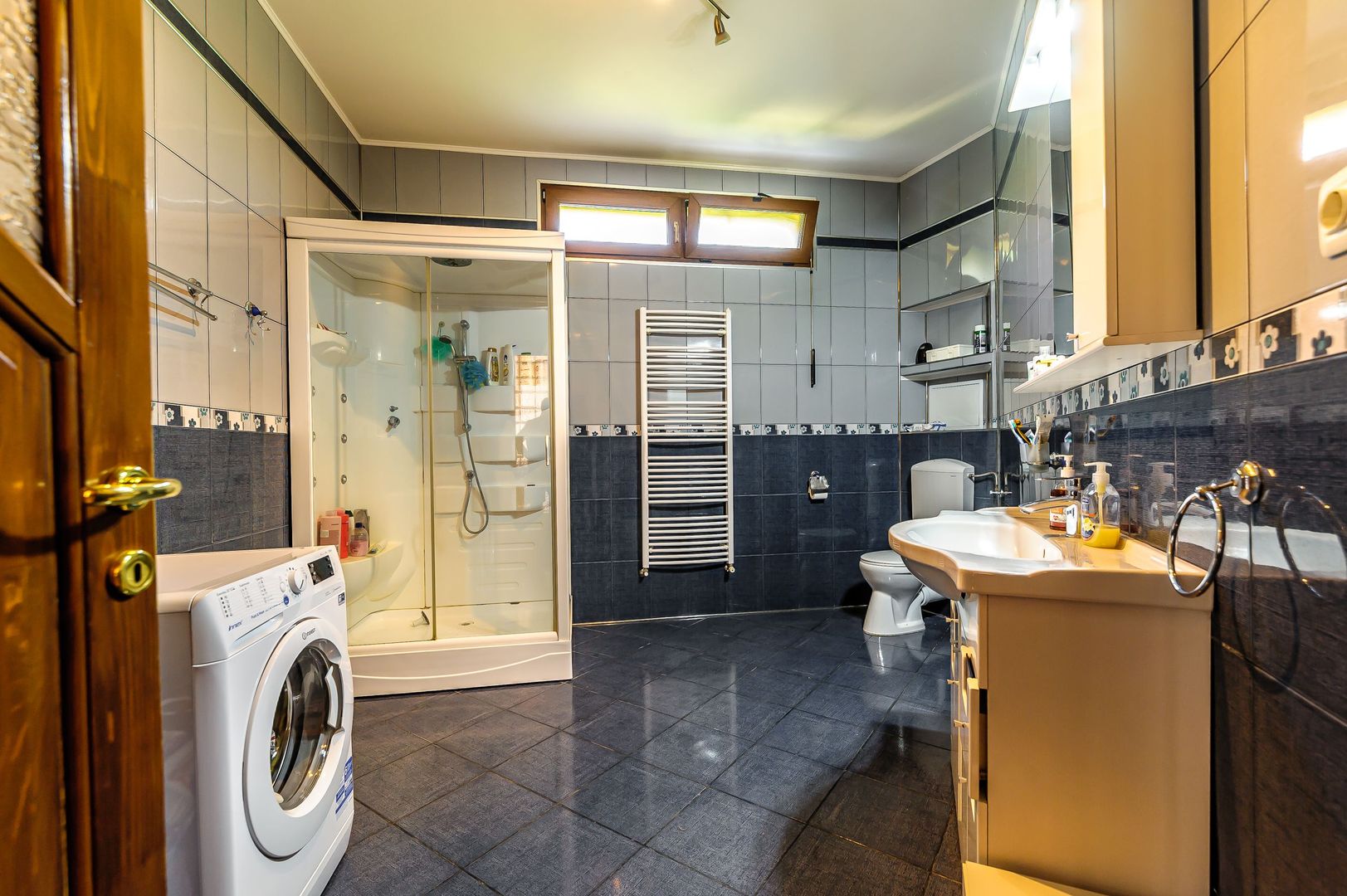 Casă superbă cu 6 camere, gradină și terasă, în centrul Aradului. - Poză 10