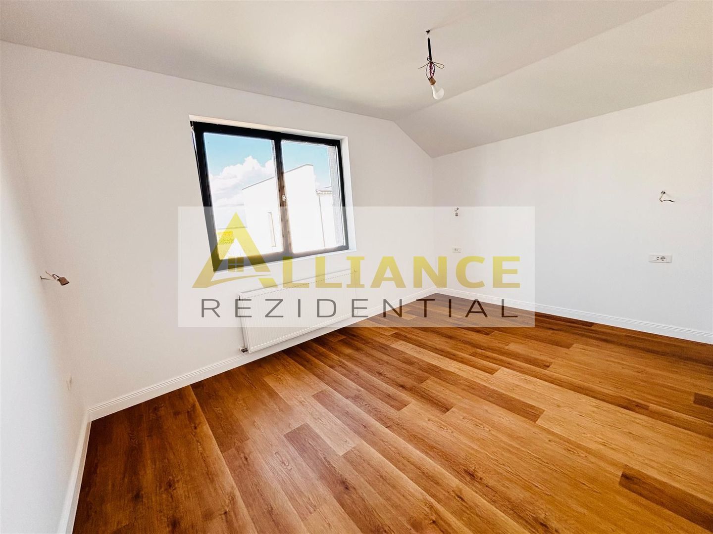Casă individuală 5 camere  2 băi | Suprafață utilă 125 mp | Suprafața teren 310 mp - Poză 8