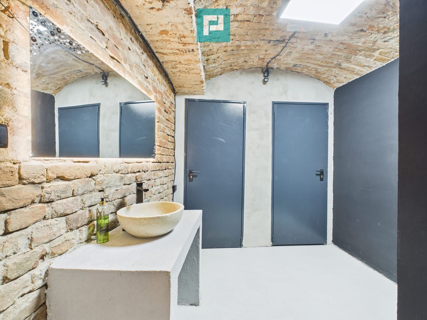 Eleganță subterană - pivniță exclusivistă Arad - Poză 43