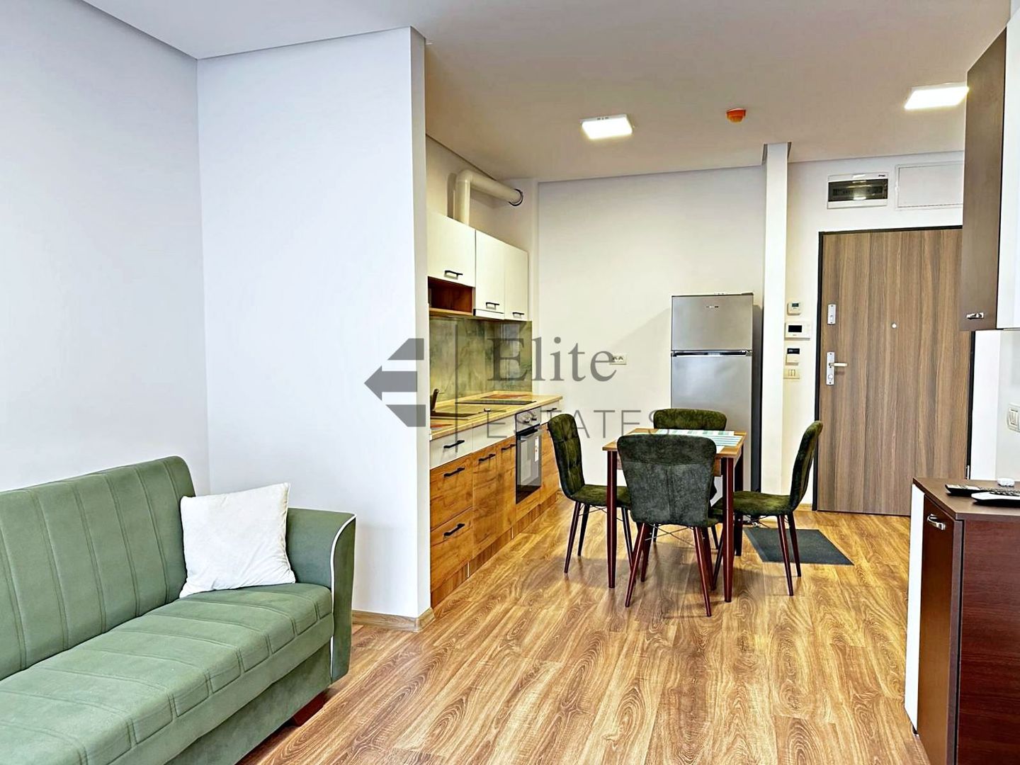 Apartament modern cu 2 camere West Residence - Poză 1
