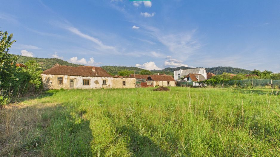 Casă în centrul localității Dezna, județul Arad - Poză 7