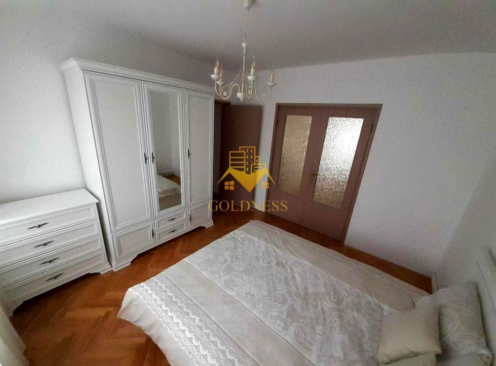 3 camere decomandate, Piata Cipariu, Andrei Muresanu, Zona Muscel - Poză 1