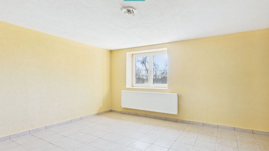 Casă cu 8 camere pentru investiții în Maciova CS - Poză 10