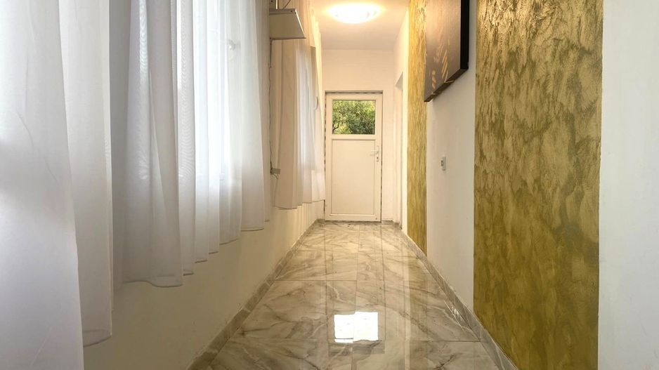 Casă de vânzare în Răzvad, la o distanta mica fata de oras! - Poză 6