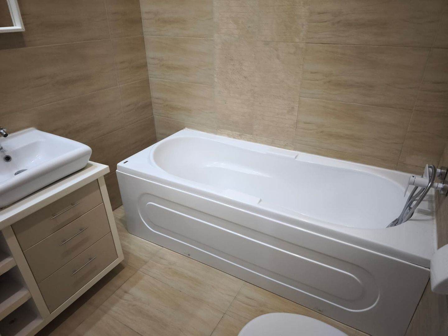 Apartament cu 3 camere si terasa de inchiriat in Cosmopolis - Poză 8