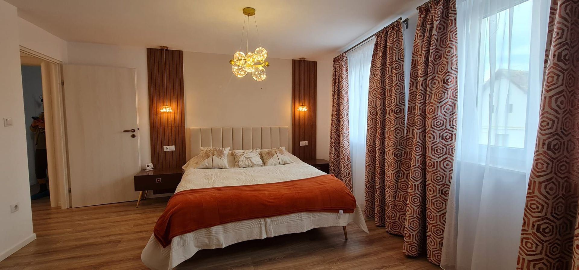 Vila spațioasă și elegantă de vânzare la intrarea în cartierul Turnișo - Poză 12