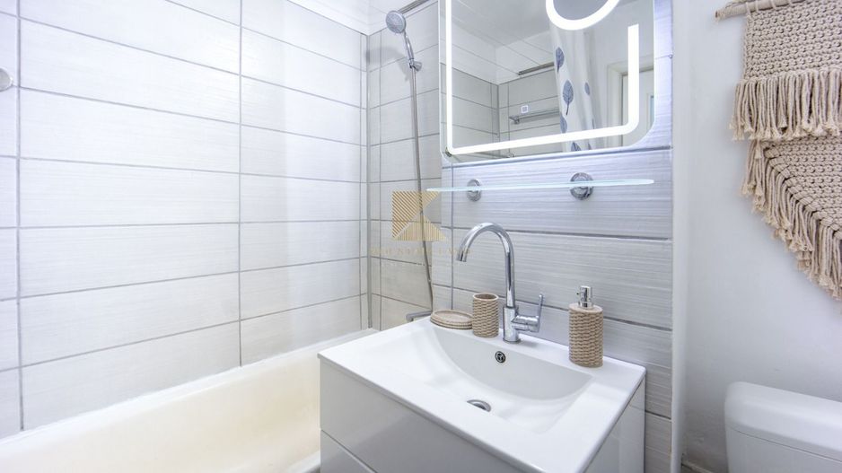 Apartament luminos, 65 mp, cu parcare și boxă Bartolomeu, str. Lânii33 - Poză 13