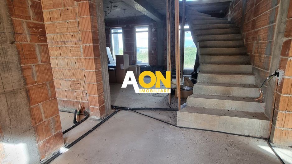 Vila la rosu, zona Schit - Poză 3