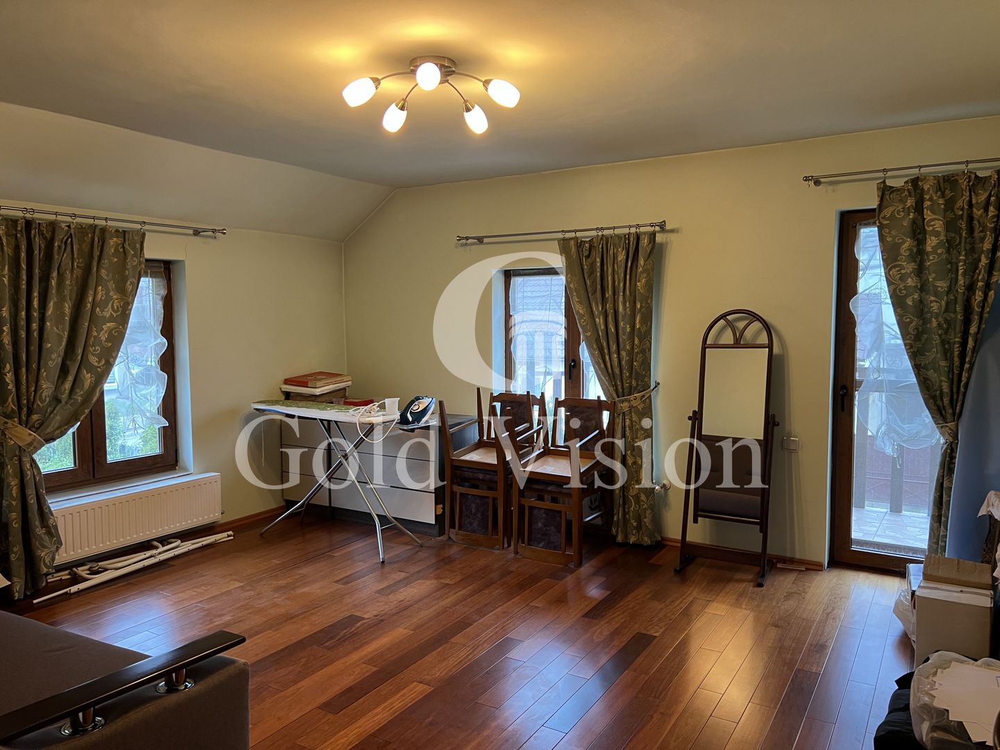 Casă cu 5 camere + anexă cu garaj, mobilată complet, str. Gh. Șincai - Poză 9