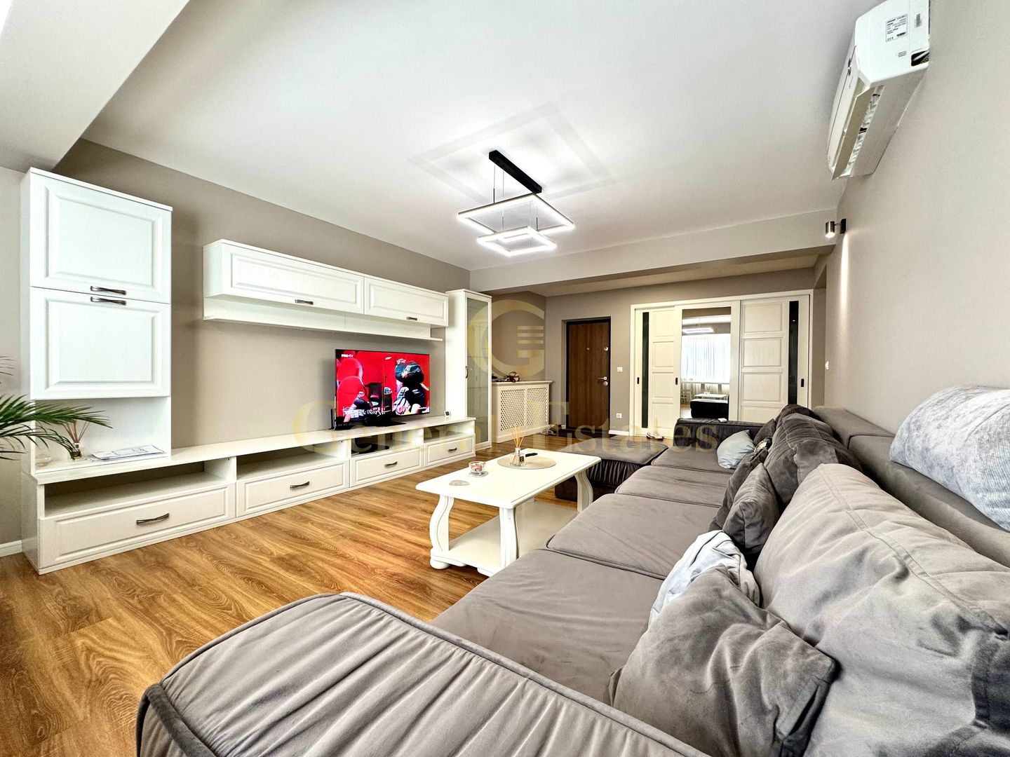 Vânzare apartament cu 3 camere - 130 m.p - în Zona CUG, Iași. - Poză 2