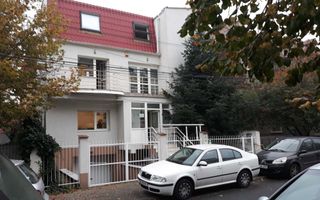 Vilă Exclusivistă în Domenii – Cartier Elegant și Liniștit - Poză 1