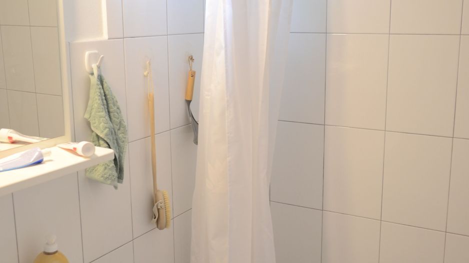 Casa renovata la tara complet mobilata si utilata - Poză 14