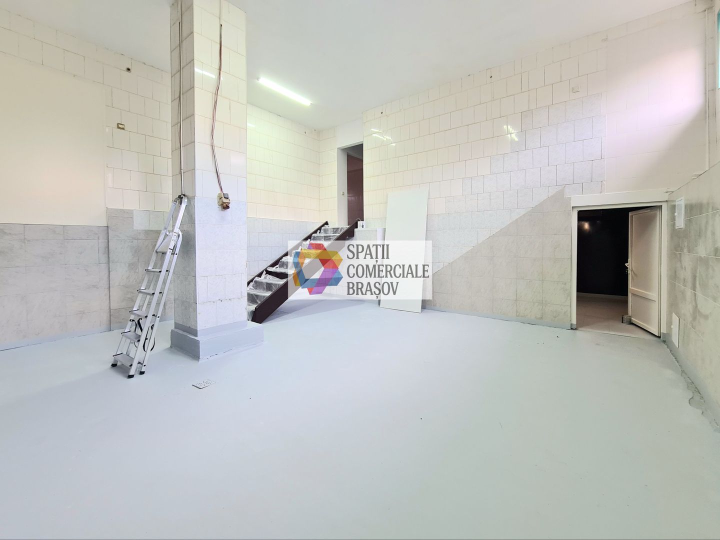 Spatiu comercial de închiriat cu 380 w, Brasov - 100 mp # plus-imo.ro - Poză 1