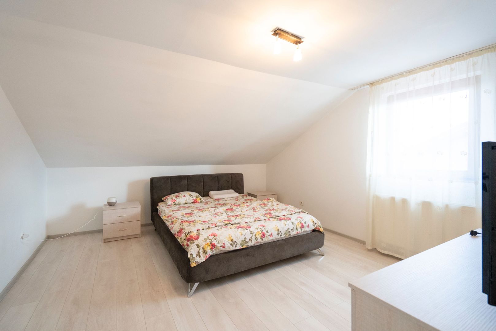 Casa in Nojorid cu 3 dormitoare 2 bai - Poză 8