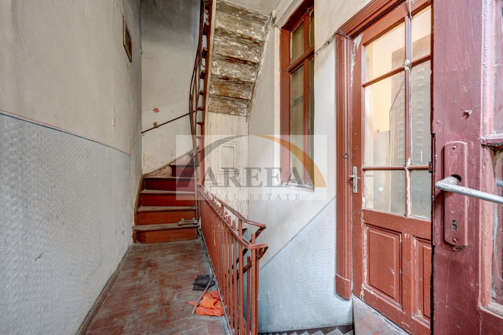 Proprietate in vila, etaj, partial renovat - Pasajul Unirii - 154 mp - Poză 21