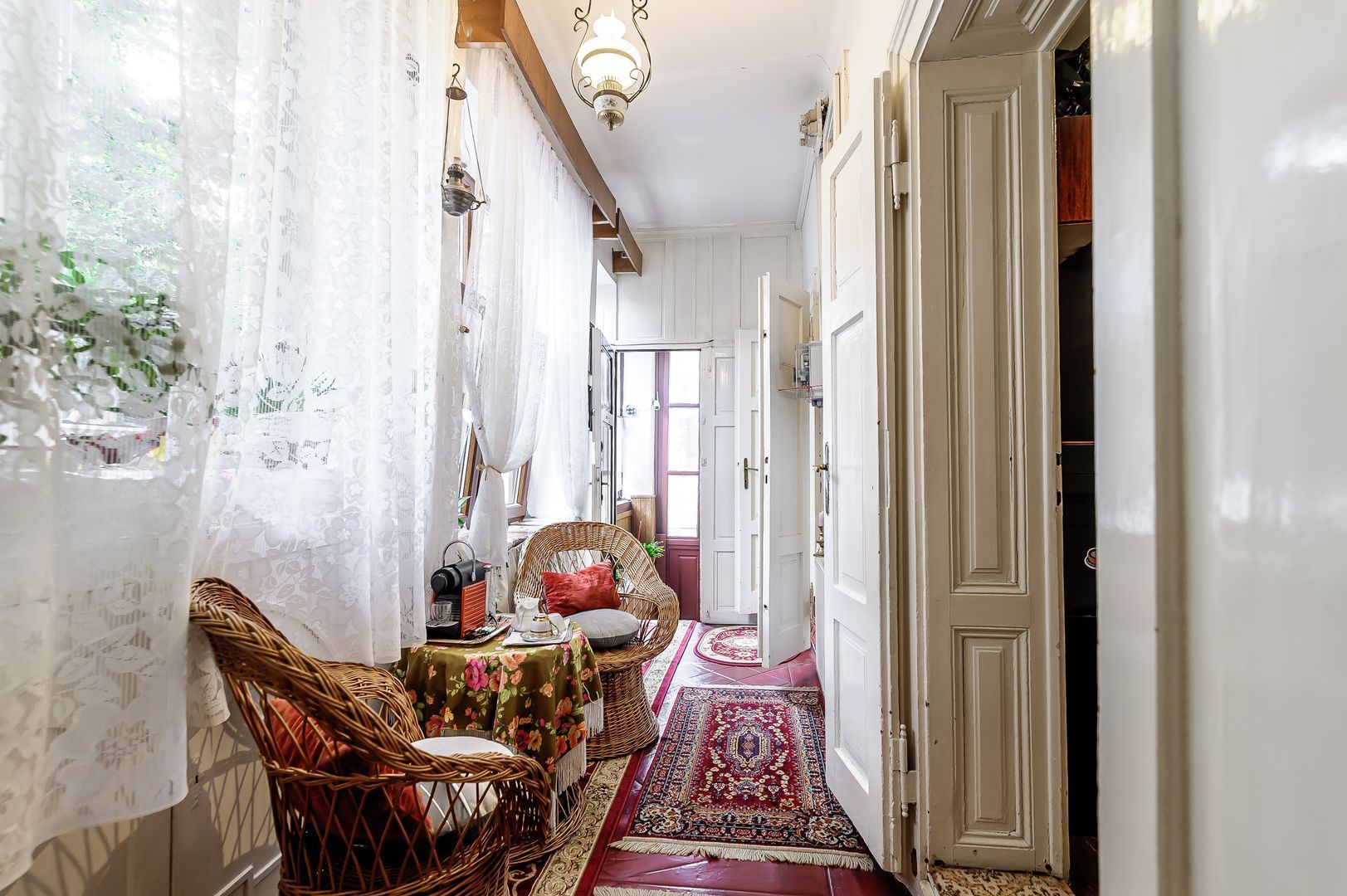 Casă cu 2 apartamente la un pas de centrul orașului! - Poză 9