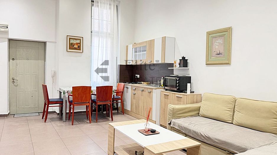 Apartament ultracentral cu 2 camere | Palatul Apollo Oradea - Poză 1