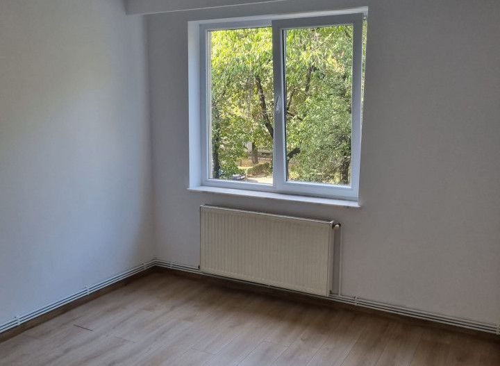 Inchiriere apartament 3 camere, Craiovei, nemobilat - Poză 5