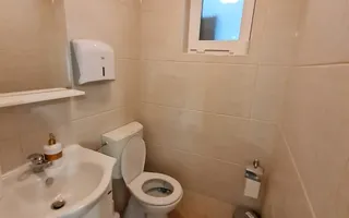 Casă cu teren generos pretabila pentru afacere - Poză 17