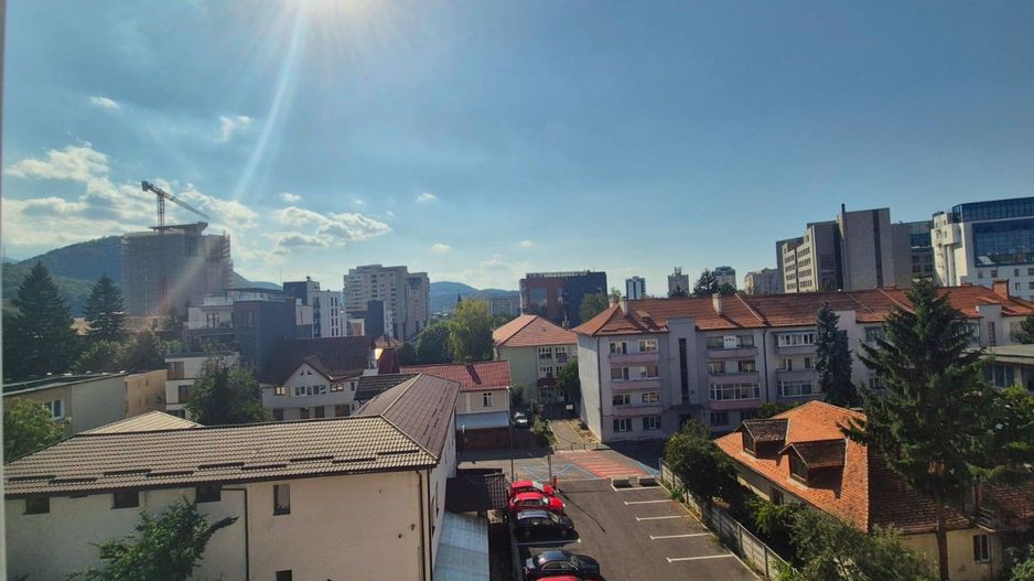 Centru Civic, apartament pretabil familie sau studenti. - Poză 1