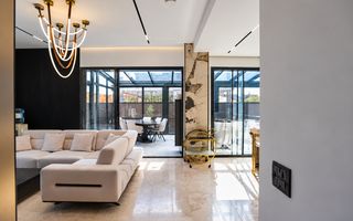 Casă spectaculoasă în Constanța | Design, tehnologie și confort - Poză 3
