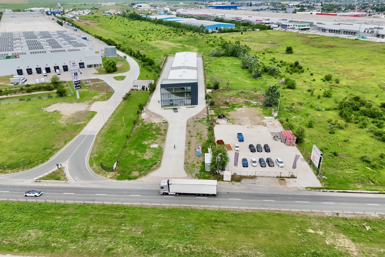 Spațiu logistic nou, cu 4 hale plus showroom și spațiu birouri P+2 - Poză 9