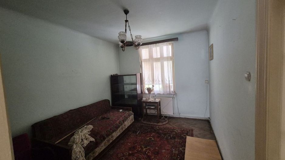 Apartament sic intr-un bloc vila interbelica - Poză 4