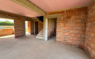 Casă de vânzare la roșu  | 220 mp | 1.200 mp teren - Poză 2