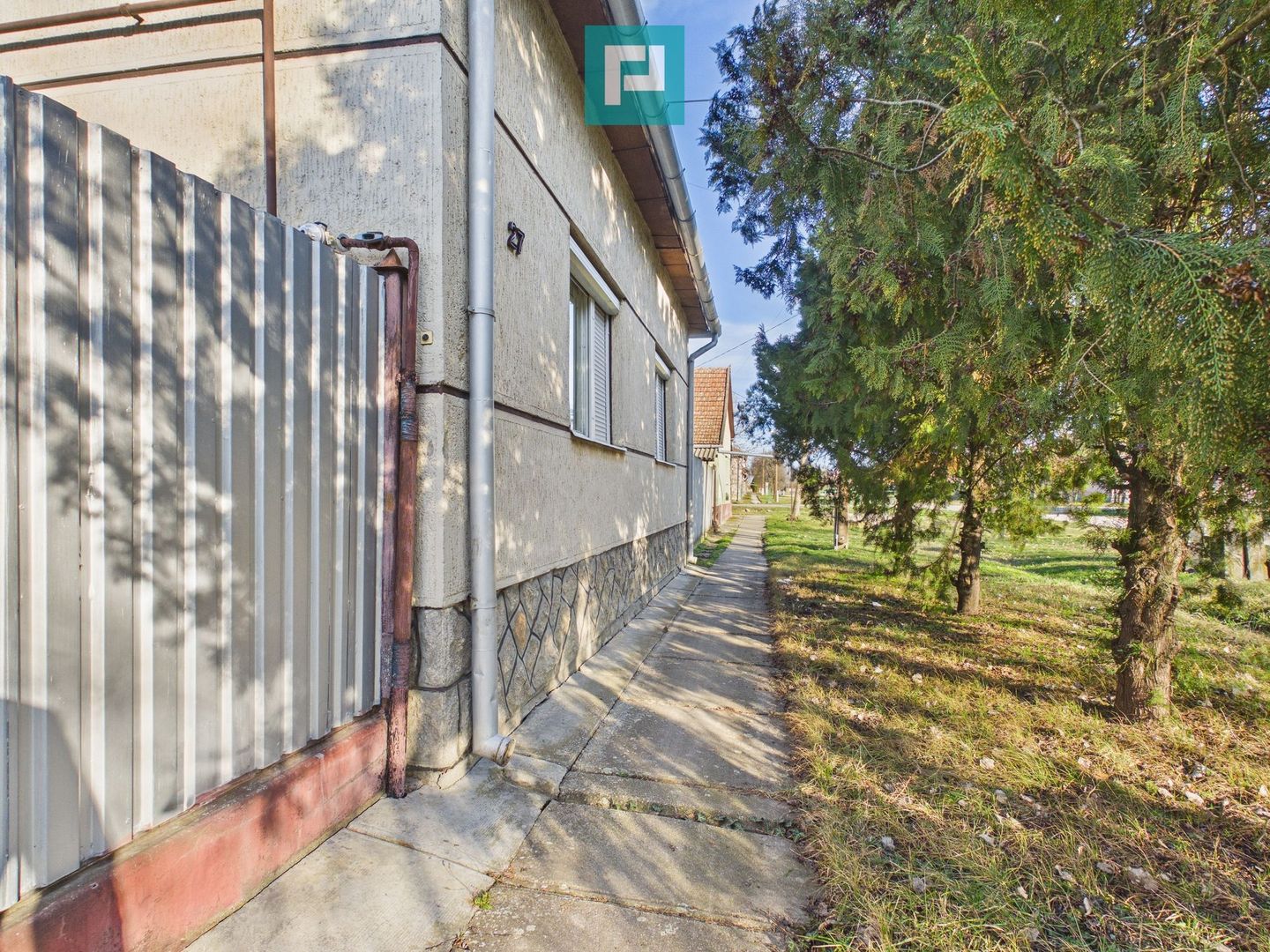 Casă cu 3 camere și teren generos în Battonya - Poză 10