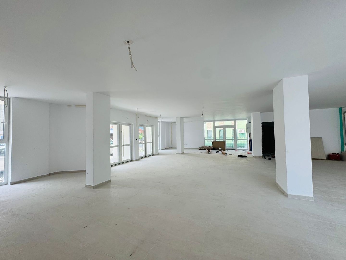 Spatiu comercial de inchiriat Micalaca, Vad Intens disponibil 03.2025 - Poză 2
