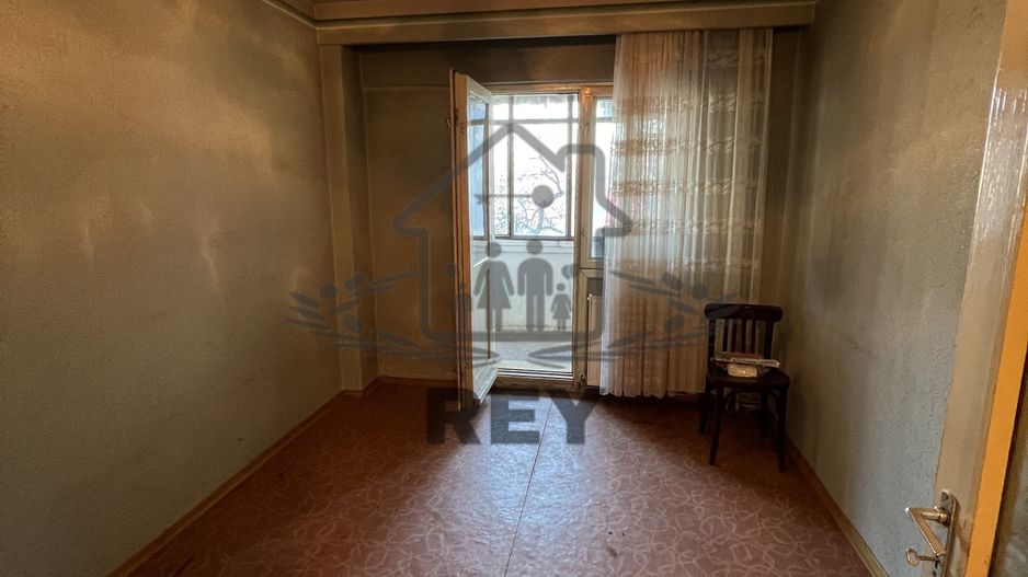 Apartament 4 camere decomandate 4 balcoane etaj 1 Str. Bâlea/Sibiu - Poză 4