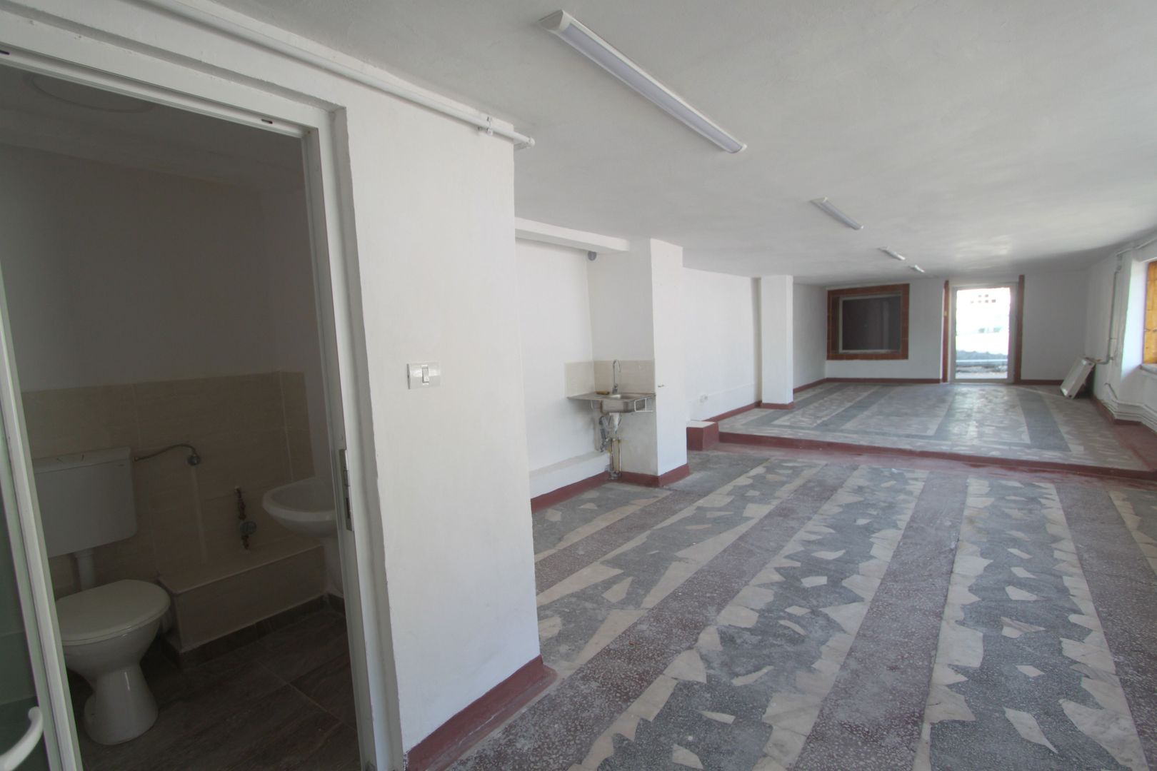 Spațiu comercial - 58 mp de închiriat -  Badea Cartan - Poză 2