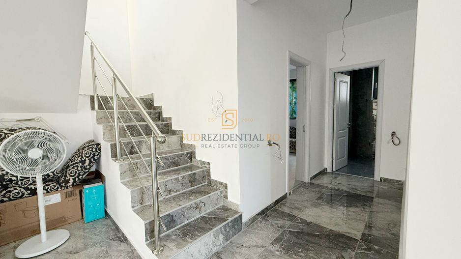 Casă spațioasă de vânzare – Sector 4, Metrou Aparatorii Patriei - Poză 6