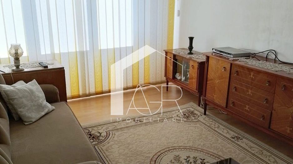 Apartament cu 3 camere, decomandat, zona Republicii - Poză 2