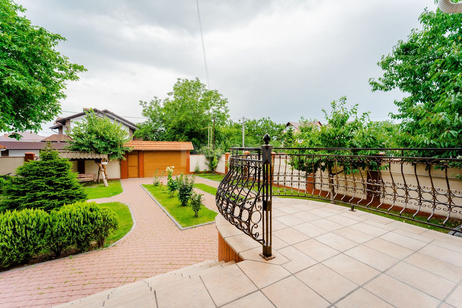 Casă în Chișinău, de vânzare, cu suprafața de 270 m2 pe teren de 6 ari or. Codru. - Poză 4