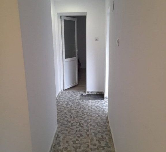 Dristor, Piata Ramnicu Sarat, casa - Poză 9