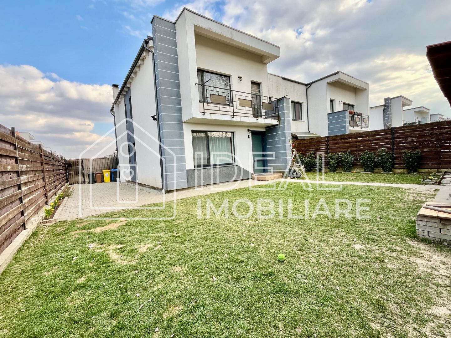 Casă tip Cvadruplex în Cartierul Zăvoi - Poză 1