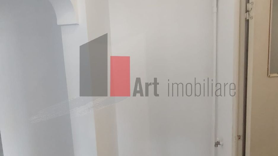 Vânzare apartament decomandat 3 camere cu centrală - Str. Baciului - Poză 2