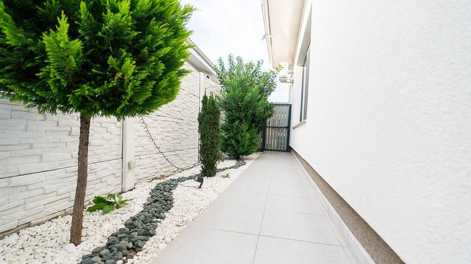 Casa deosebita cu finisaje premium si gradina privata Tunari - Poză 14