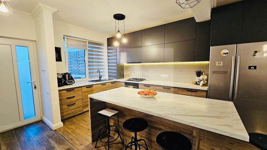 Casă spațioasă cu 4 camere și curte proprie – ideală pentru familie - Poză 1