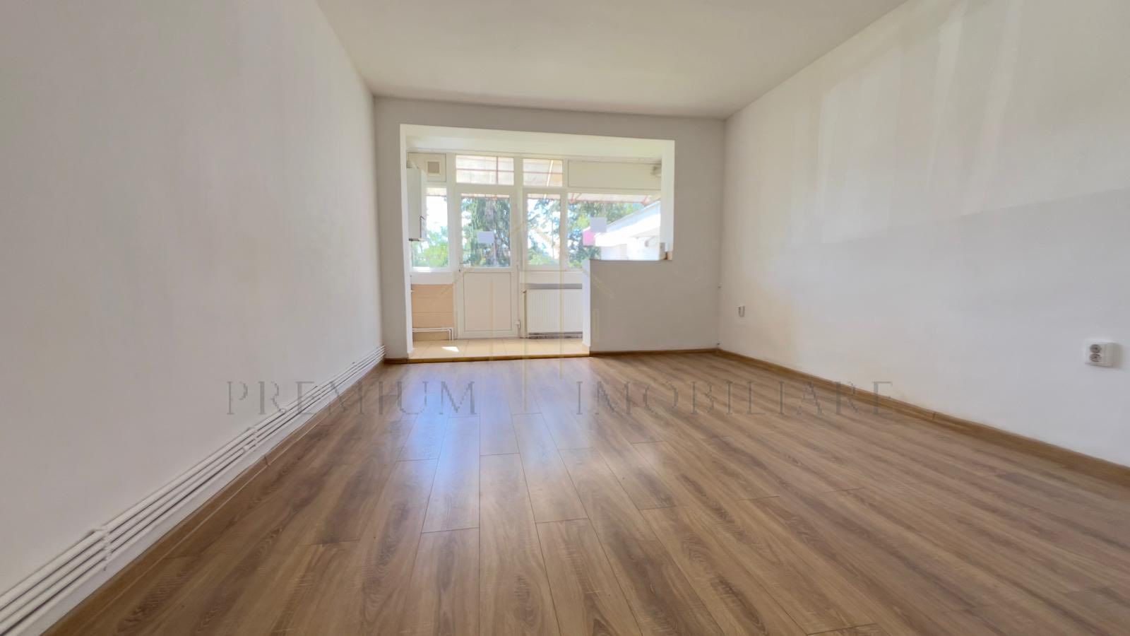 Garsoniera, Spatiu Comercial, Parter - Zona centrala - Poză 1