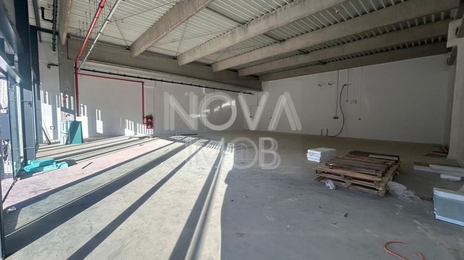 Spatiu comercial de inchiriat - Central, Cisnadie - de la 100 mp - Poză 3