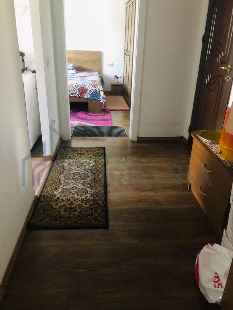 Apartament 3 camere, semidecomandat, Podu Roș, Iași - Poză 1