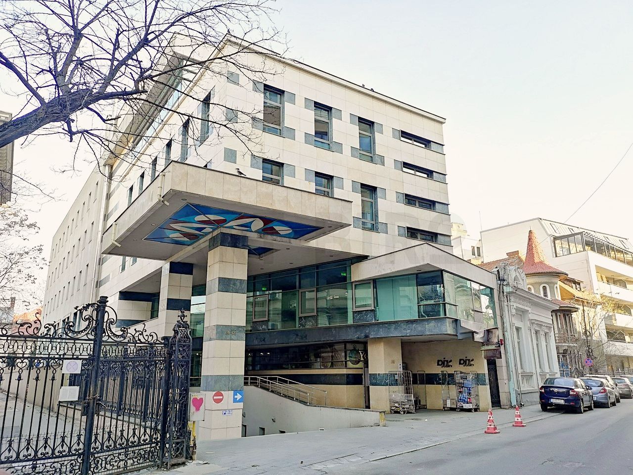 Zero comision, 290mp birou versatil cu terasa 340mp, Romana, 6' metrou - Poză 9