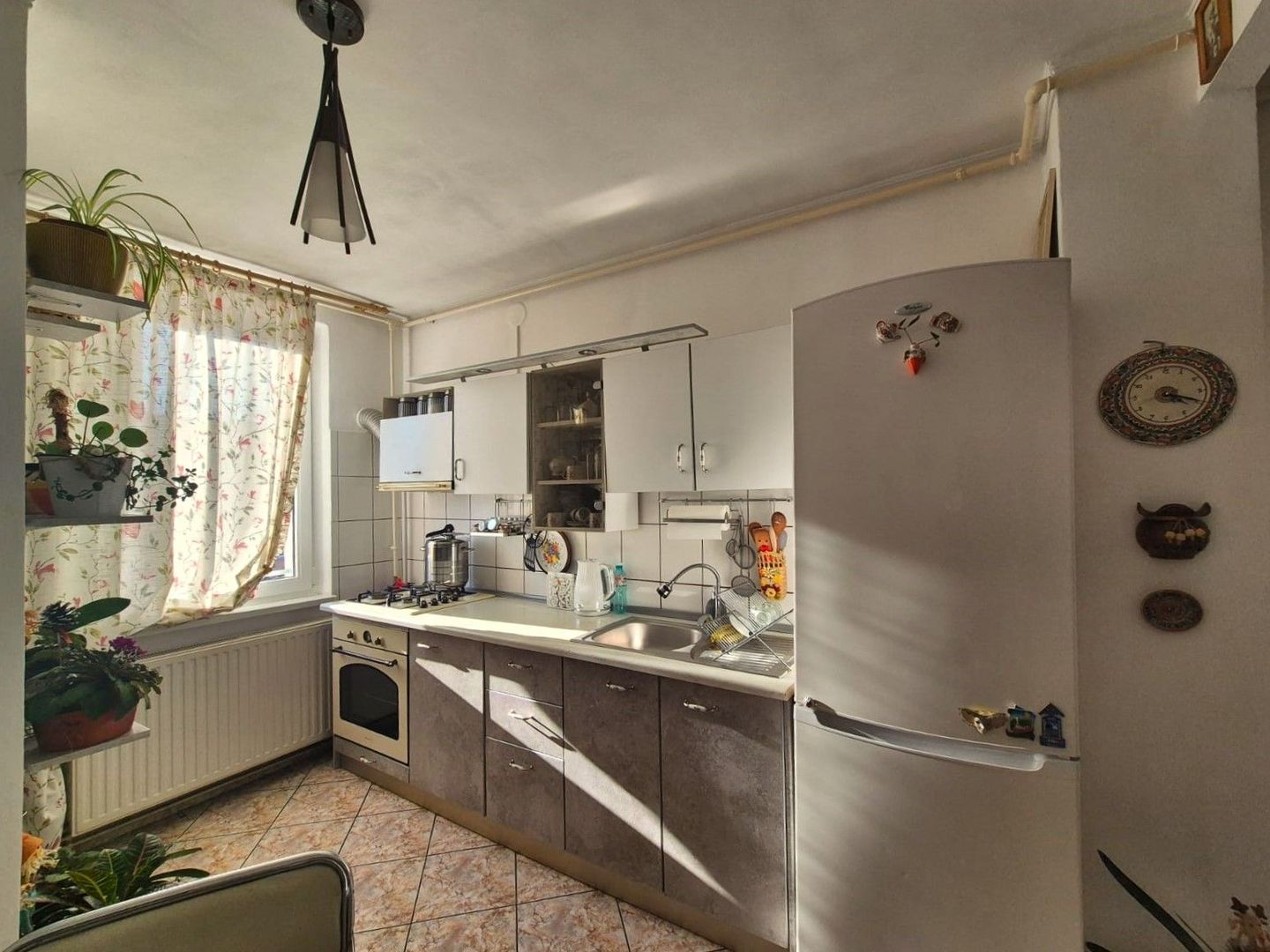 Ideal pentru un cuplu, apartament decomandat, însorit și foarte luminos. - Poză 6