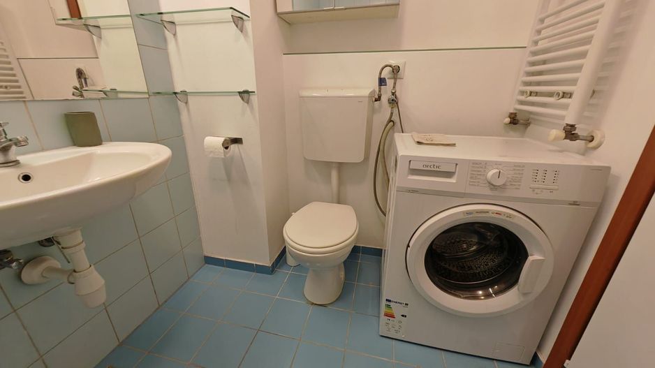 Metrou Pacii, Ten Blocks, 2 camere, 70mp, 4/10, decomandat, mobilat, loc parcare - Poză 9