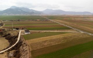Film Prezentare! 5.500 mp, intravilan, ideal constructii case, Tarlungeni,Brasov - Poză 3
