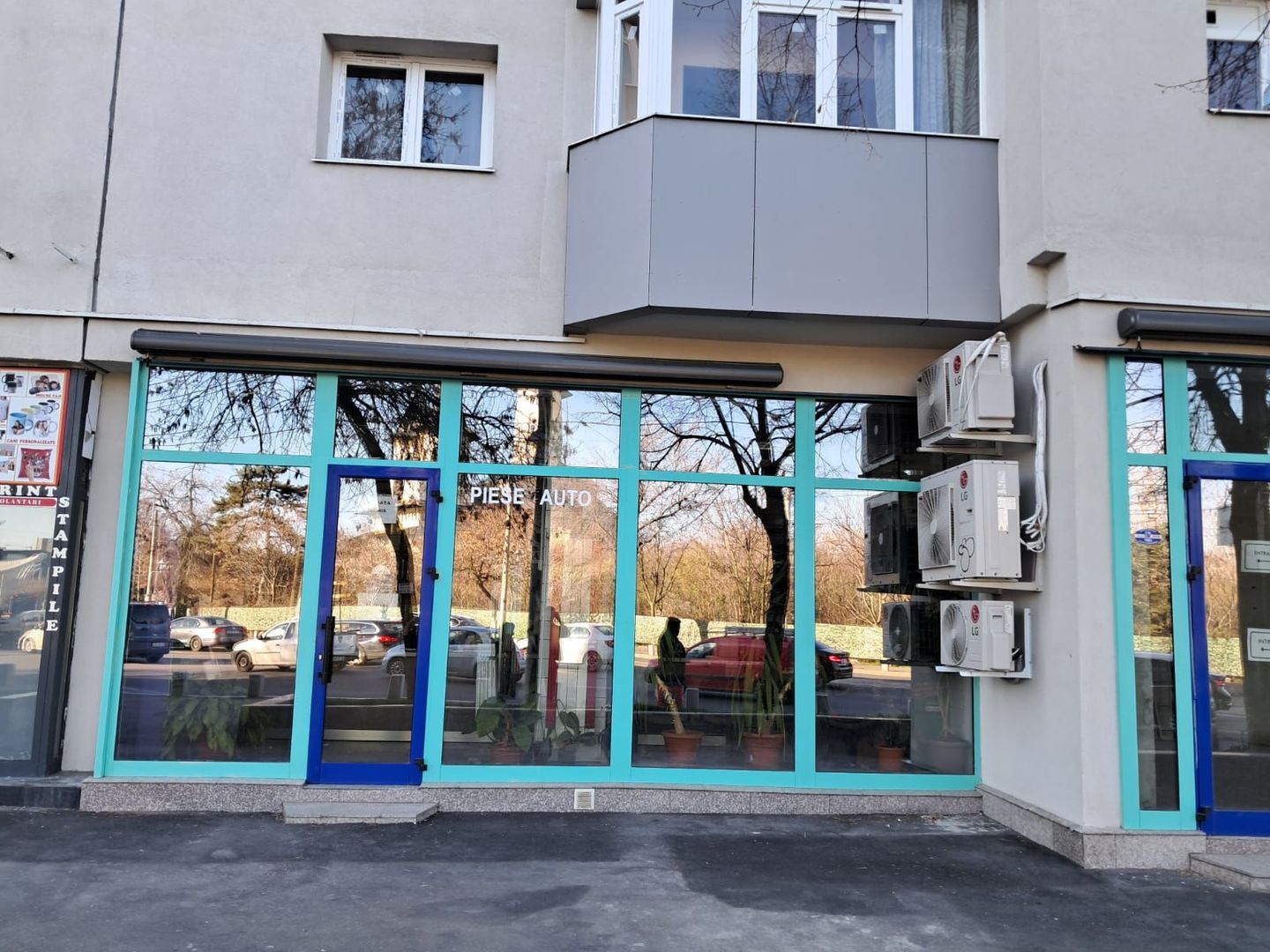 Spatiu comercial vitrina de 20 M - Metrou Eroii Revolutiei S143 - Poză 3